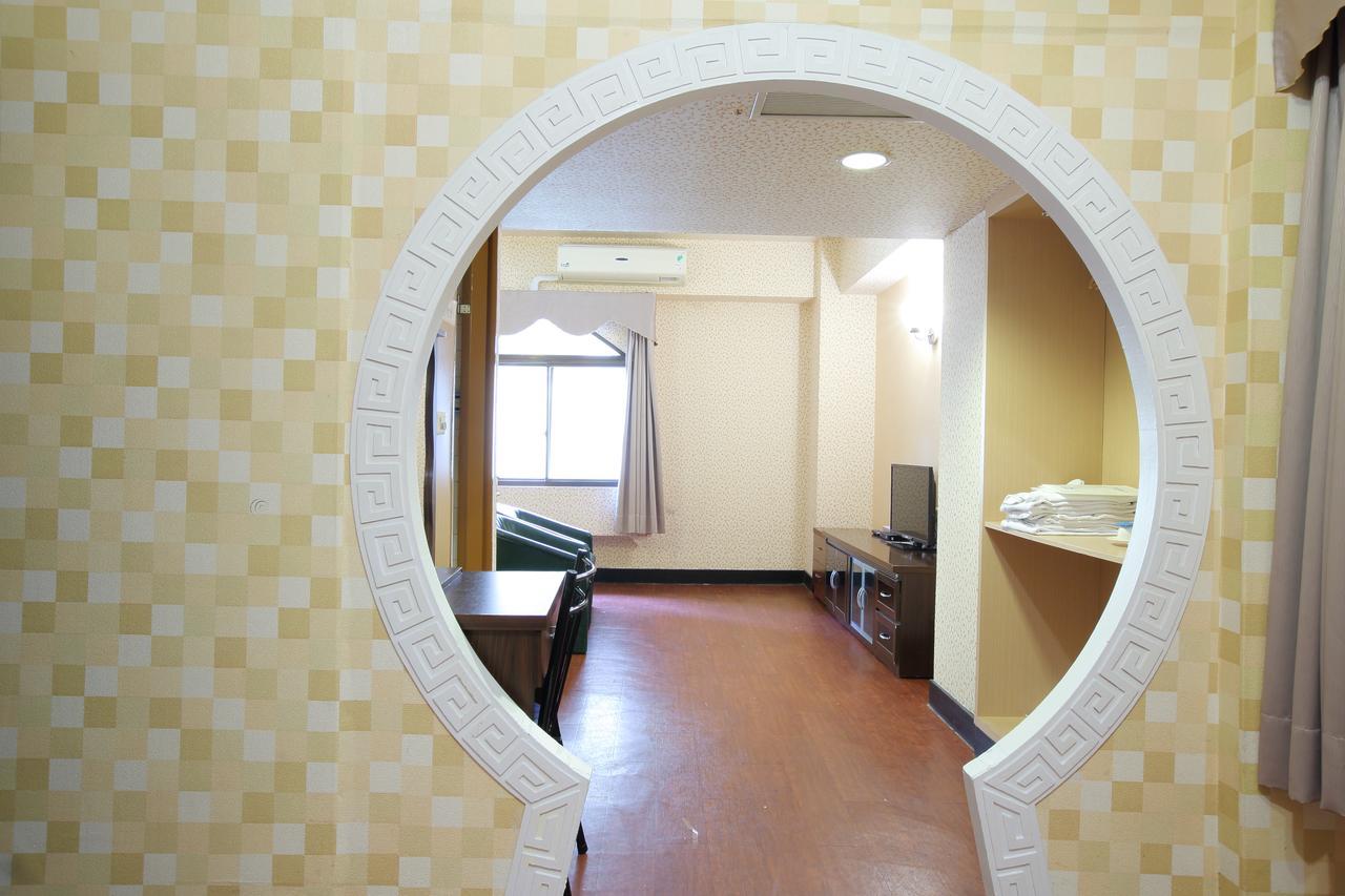 Chiayi Crown Hotel Eksteriør bilde